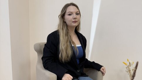 Chat With MariaRobinsone Now