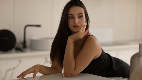 Chat With MaxalinaAnderson Now