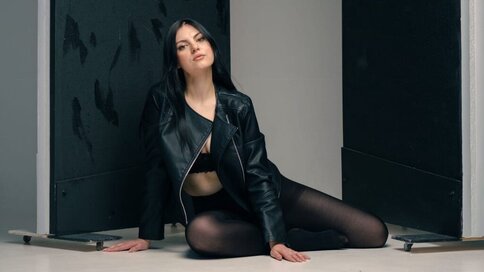 Chat With MillyFenn Now