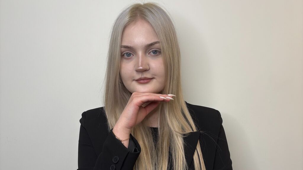 Chat With NicolLuzader Now