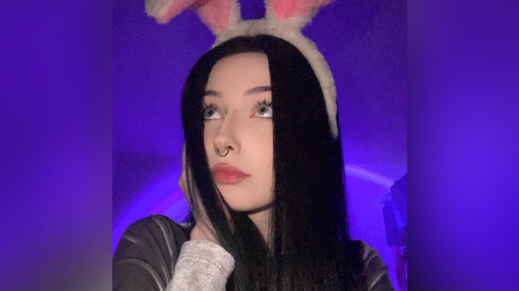 Chat With NicoleWane Now
