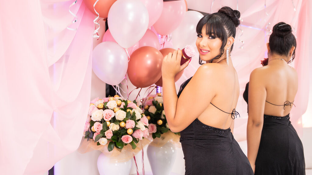 Chat With NinaMaranello Now