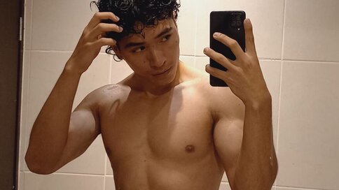 Chat With NoahJhoness Now