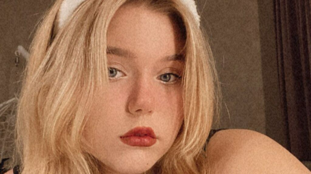 Chat With RachelCarey Now