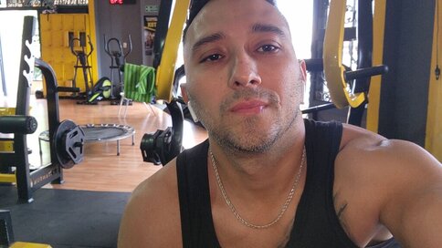 Chat With RomeOlatino Now