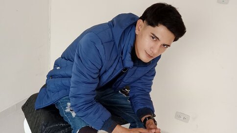 Chat With SantiCotez Now