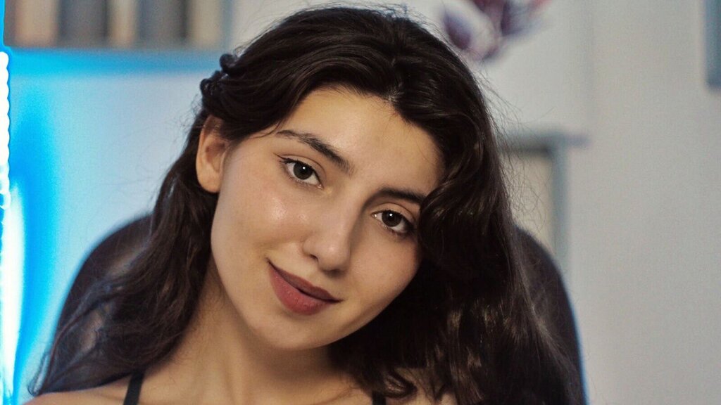 Chat With StephanyMilcote Now