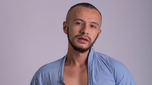 Chat With TonnyDee Now