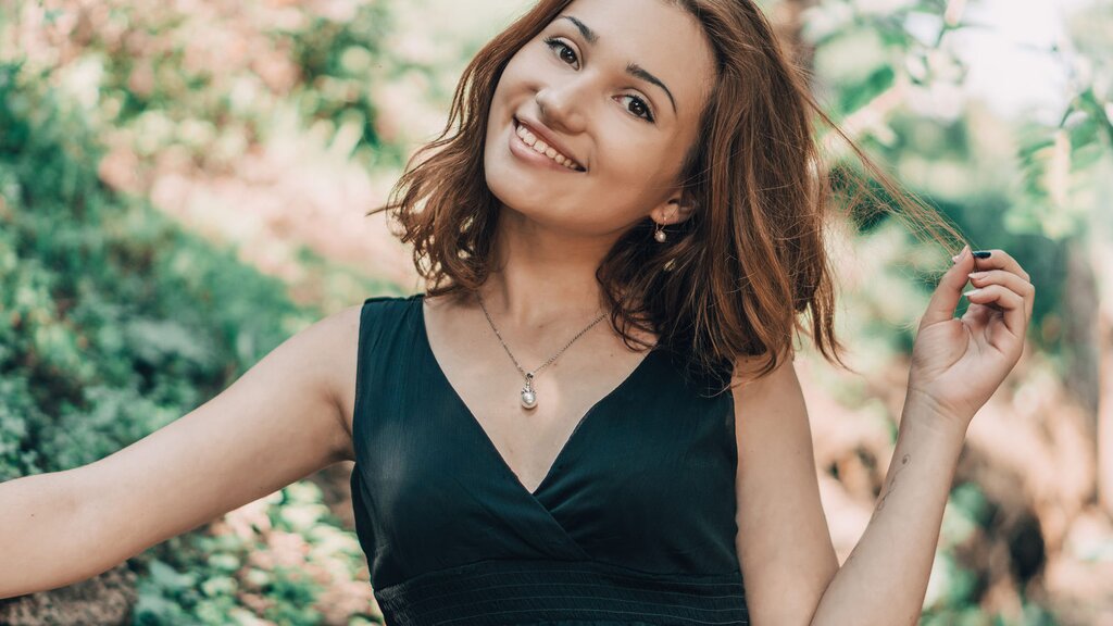 Chat With ValerieSimmons Now
