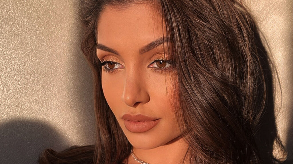 Chat With VanessaOssry Now