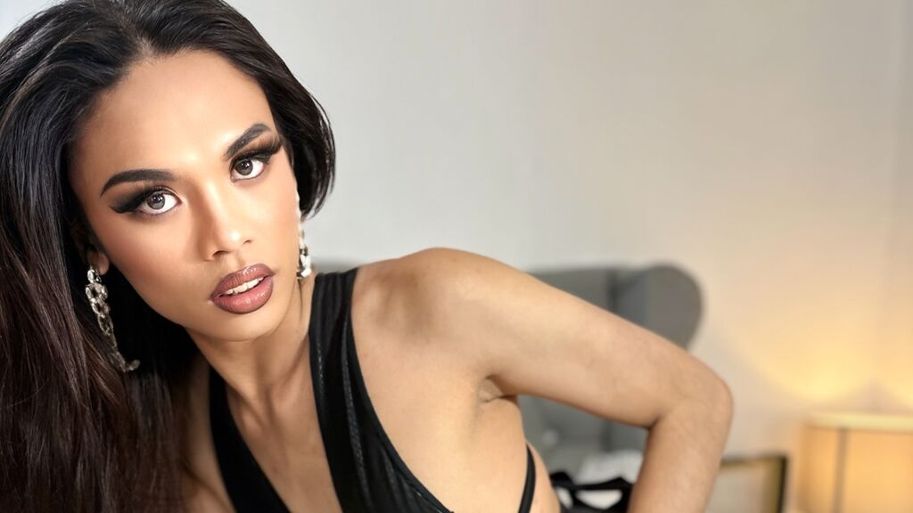 Chat With YssaHendriks Now