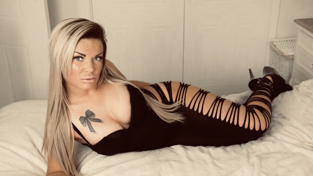 Chat With Zarajasmin Now